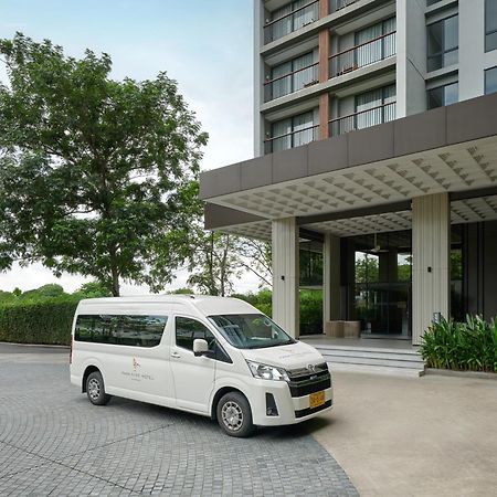 The Park Nine Hotel Suvarnabhumi Bangkok Kültér fotó Toyota Commuter Van
