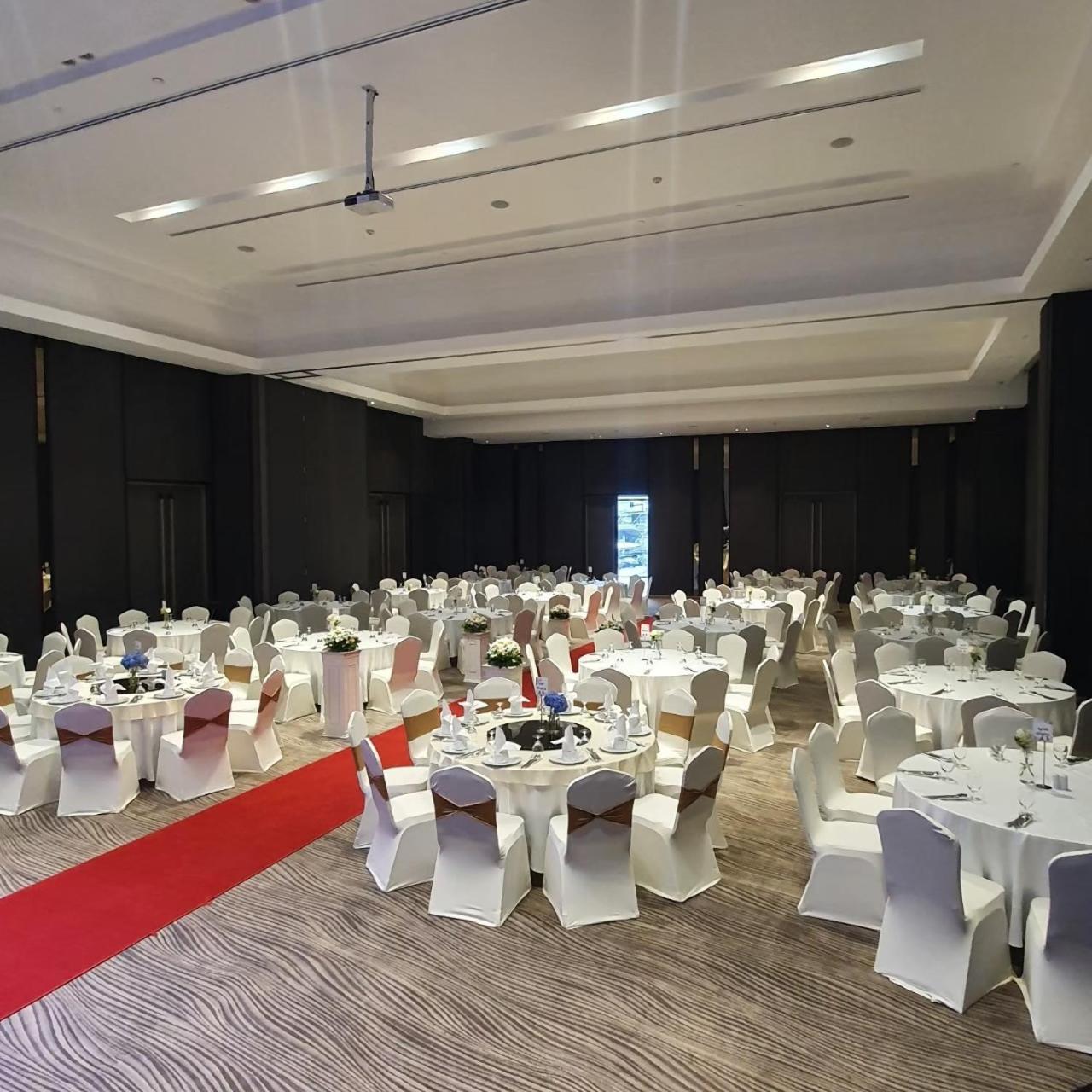 The Park Nine Hotel Suvarnabhumi Bangkok Kültér fotó The ballroom of the hotel