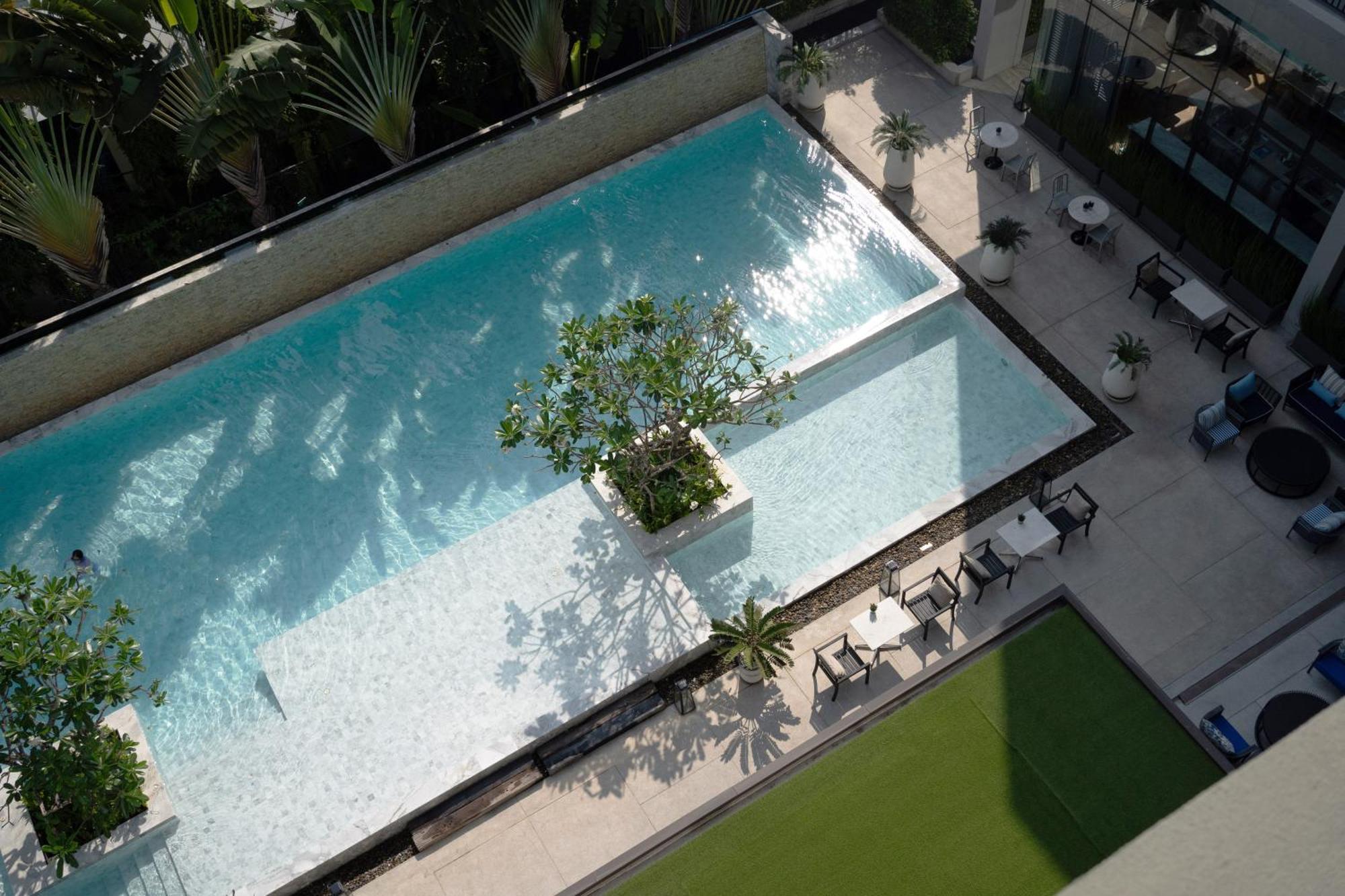 The Park Nine Hotel Suvarnabhumi Bangkok Szoba fotó The swimming pool at the hotel