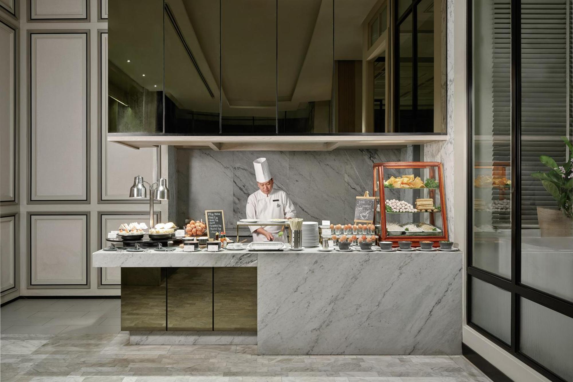 The Park Nine Hotel Suvarnabhumi Bangkok Kültér fotó A buffet at a hotel